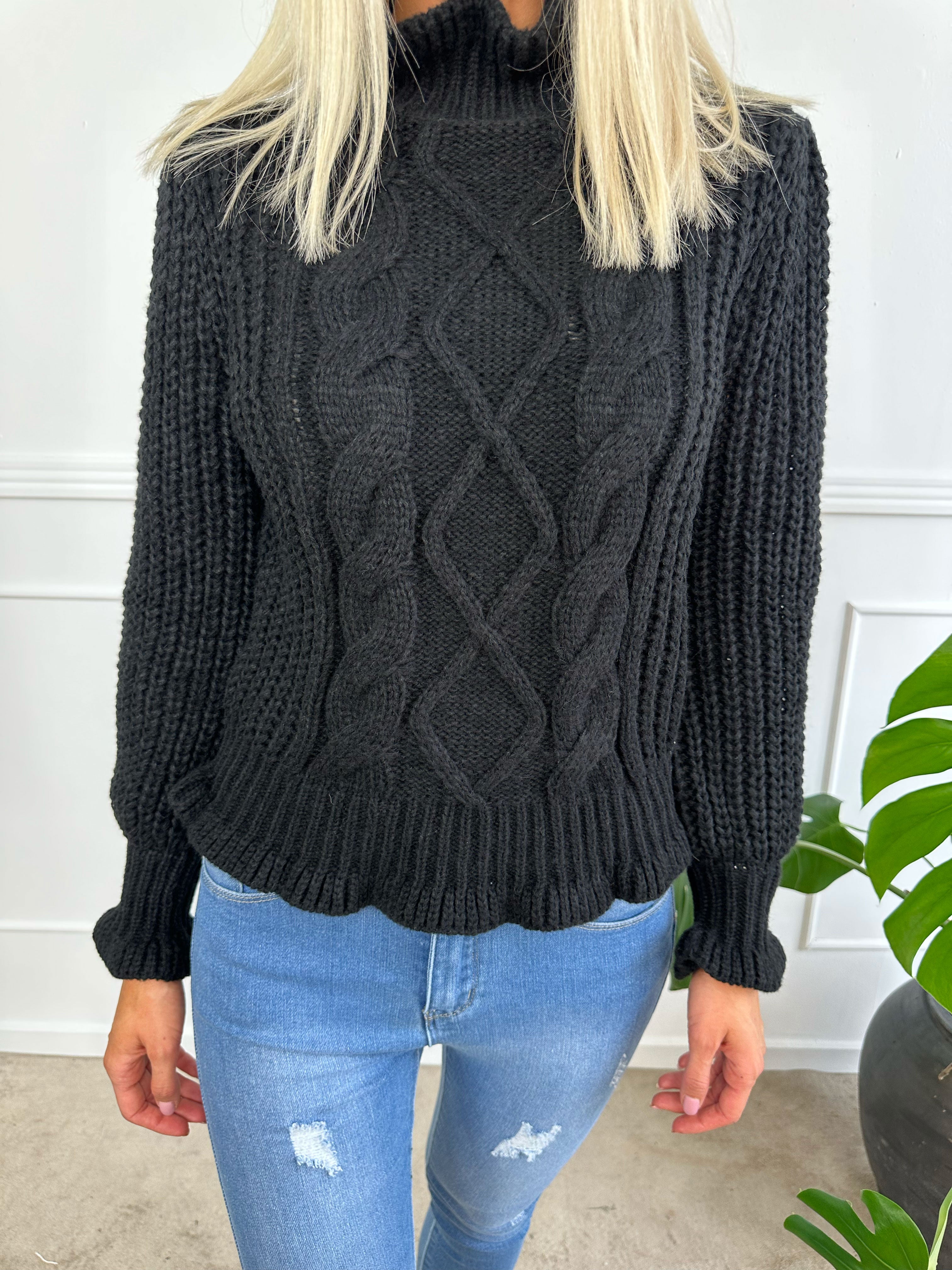 Hella - Tyk striktrøje med søde ballonærmer